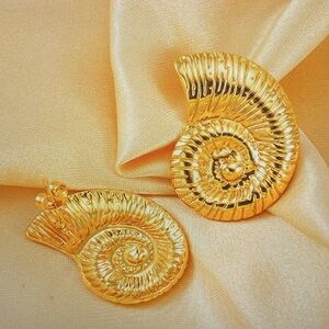 Elegant Gold Shell Earrings